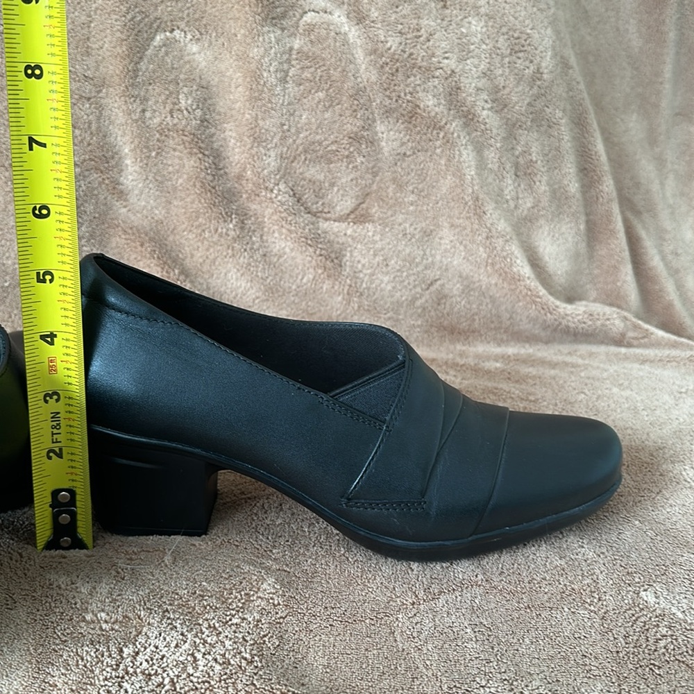Like NEW Clarks Heels Sz 9M - Picture 6 of 6